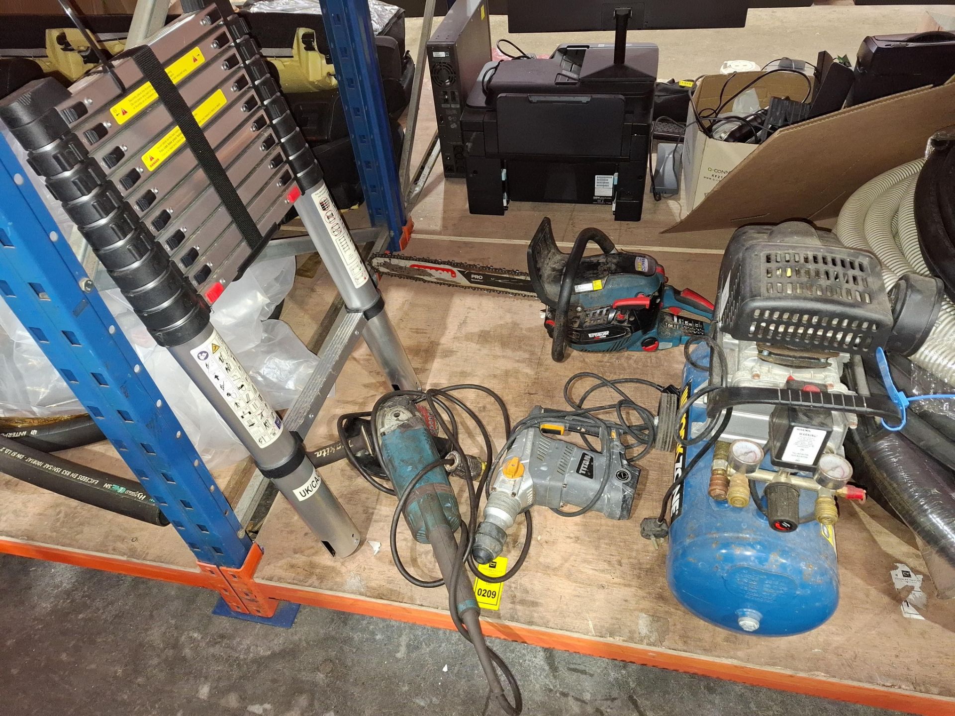 5 X MIXED TOOL LOT CONTAINING ERBAUER PETROL CHAINSAW , MAKITA ANGLE GRINDER , TITAN CORDED SDS , WO