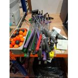 50 + MIXED LOT CONTAINING RUBBER HEADED MINI GOLF PUTTERS AND BALLS IN VARIOUS COLOURS  OPTOMA DLP P
