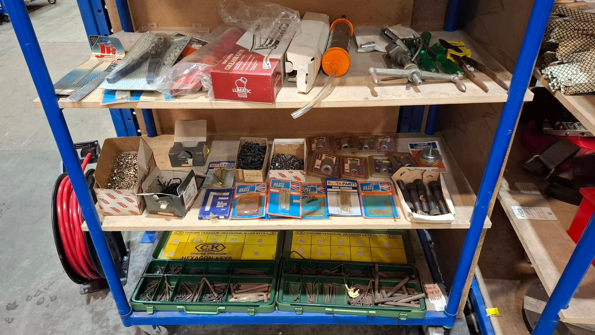 LARGE AMOUNT OF MIXED TOOL LOT TO INCLUDE HEAVYWEIGHT 3 WATT TORCH , 2 BOXES OF HEXAGON ALLEN KEYS , - Image 3 of 3
