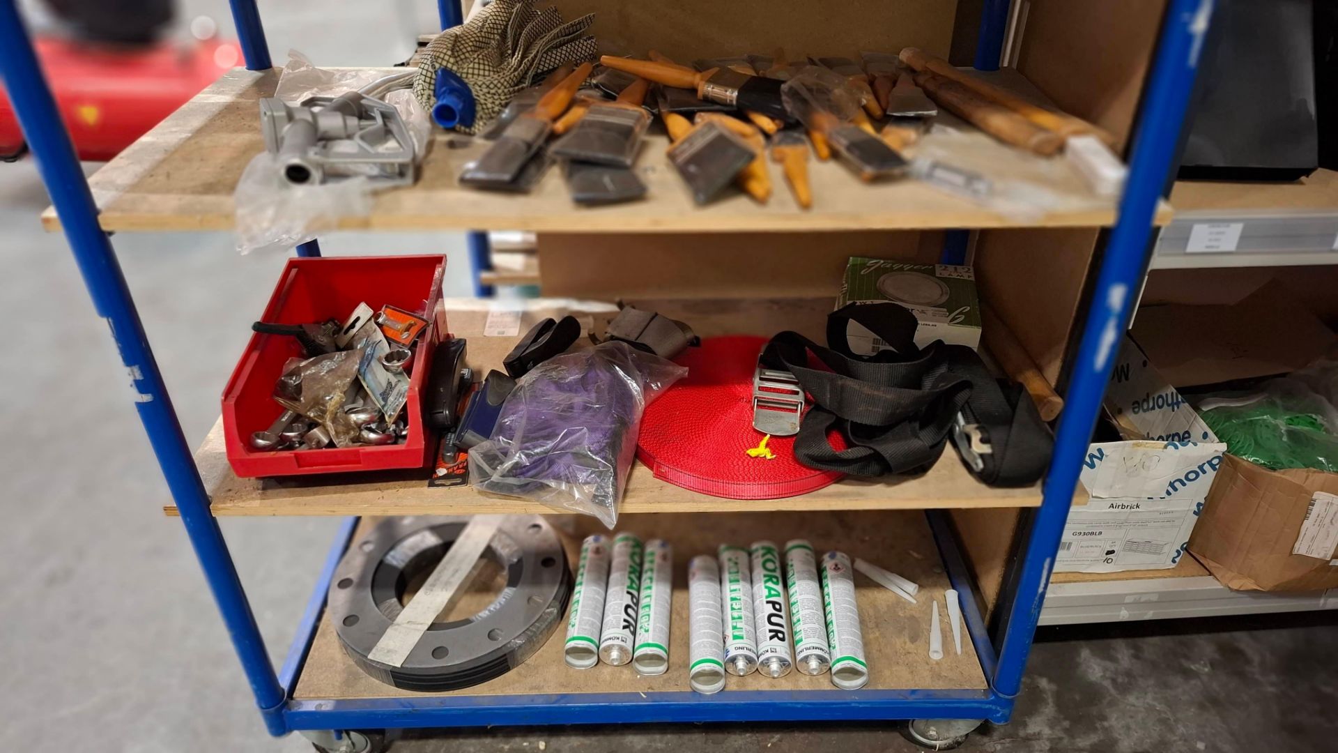 LARGE AMOUNT OF MIXED TOOL LOT TO INCLUDE SEALEY AIR DIE GRINDER , VARIOUS STAINLESS BRUSHES , - Image 3 of 3