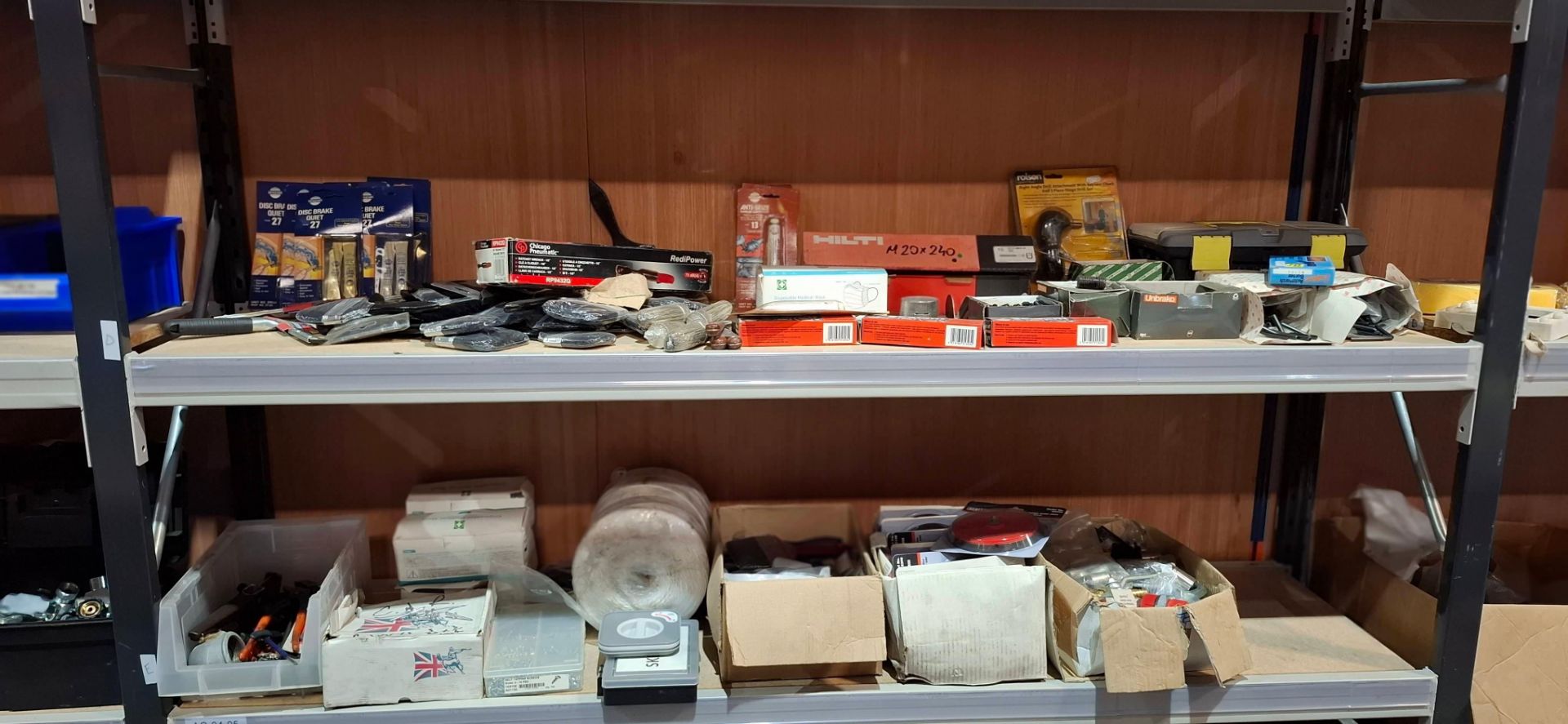 LARGE AMOUNT OF MIXED TOOL LOT TO INCLUDE ANTI-SEIZE THREAD LUBRICANT TYPE 13 , CHICAGO PNEUMATIC - Image 2 of 3