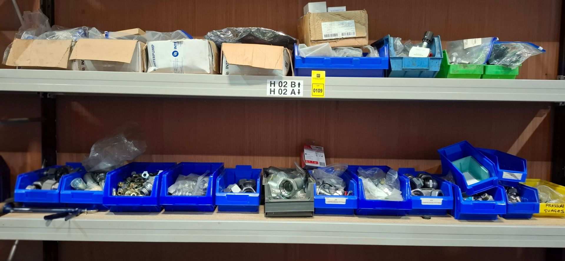 LARGE AMOUNT OF MIXED TOOL LOT TO INCLUDE VARIOUS COMPRESSION FITTINGS , FIRST ALERT SMOKE ALARM , - Image 3 of 4