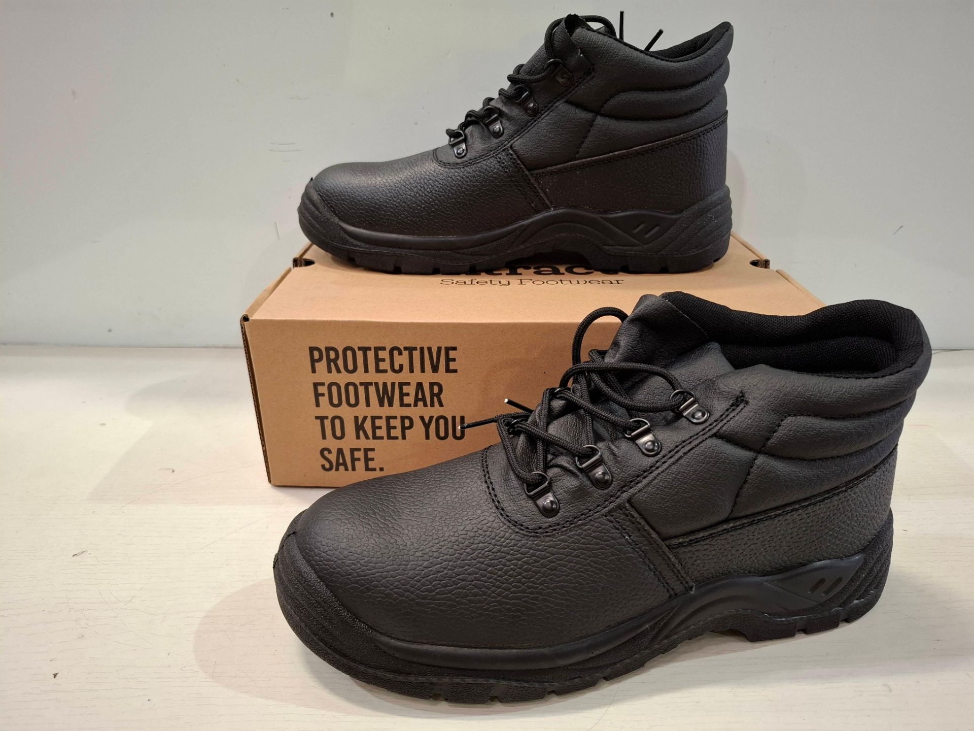 30 X BRAND NEW PAIRS OF CONTRACTOR SAFETY FOOTWEAR LITHIUM STEEL TOE CAP BOOTS IN BLACK IN SIZE 11