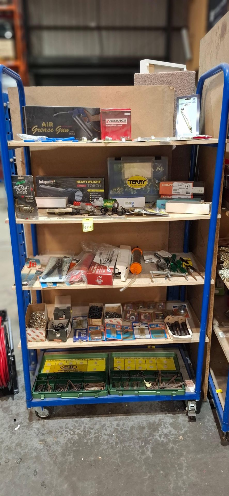 LARGE AMOUNT OF MIXED TOOL LOT TO INCLUDE HEAVYWEIGHT 3 WATT TORCH , 2 BOXES OF HEXAGON ALLEN KEYS ,