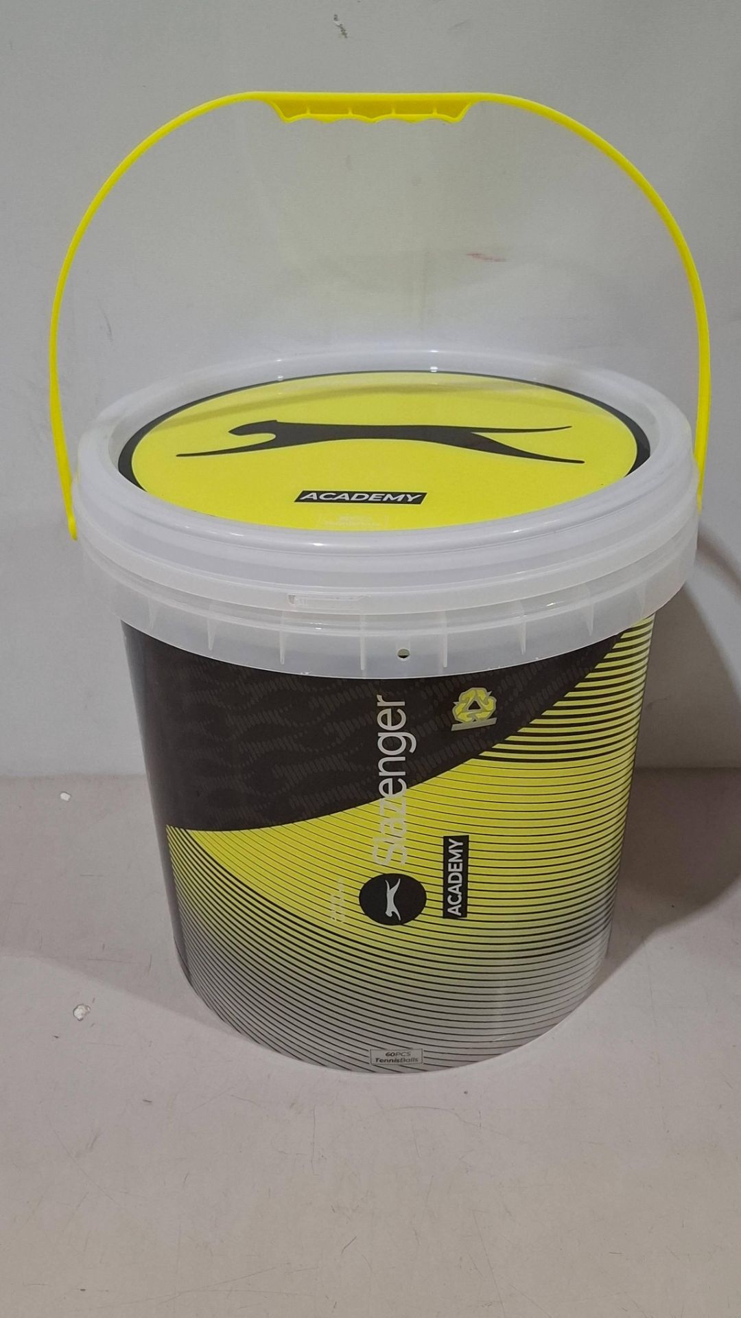 100 X BRAND SLAZENGER  PLASTIC  MULTI-PURPOSE BUCKETS WITH LIDS  15 LITRE