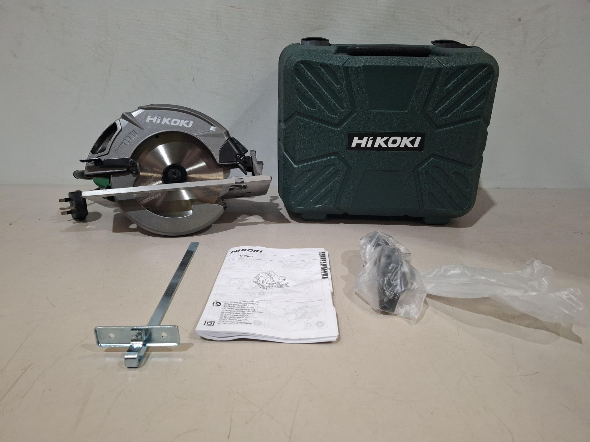 1 X BRAND NEW HIKOKI C7SB3 HEAVY-DUTY CIRCULAR SAW FEATURING A 185MM BLADE