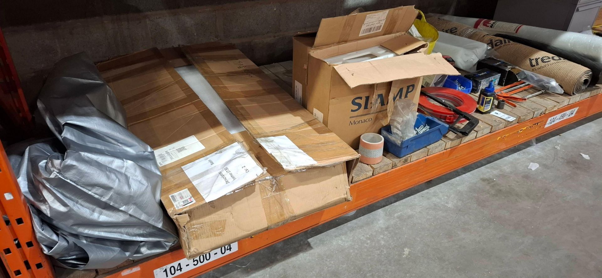 FULL BAY MIXED LOT TO INCLUDE TARGET LUKE LITTLER DARTBOARD AND CABINET SET , AQUASPHERE PURSUIT V3 - Image 2 of 3