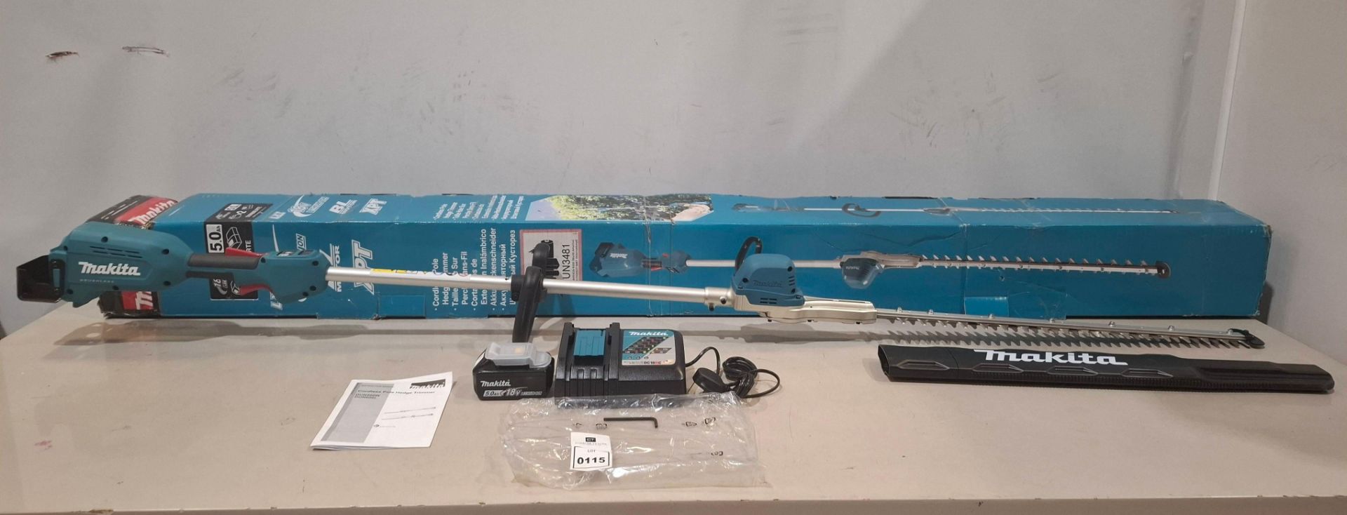 1 X BRAND NEW MAKITA CORDLESS POLE HEDGE TRIMMER BATTERY AND CHARGER INCLUDED BRUSHLESS MOTOR ​​​​​​