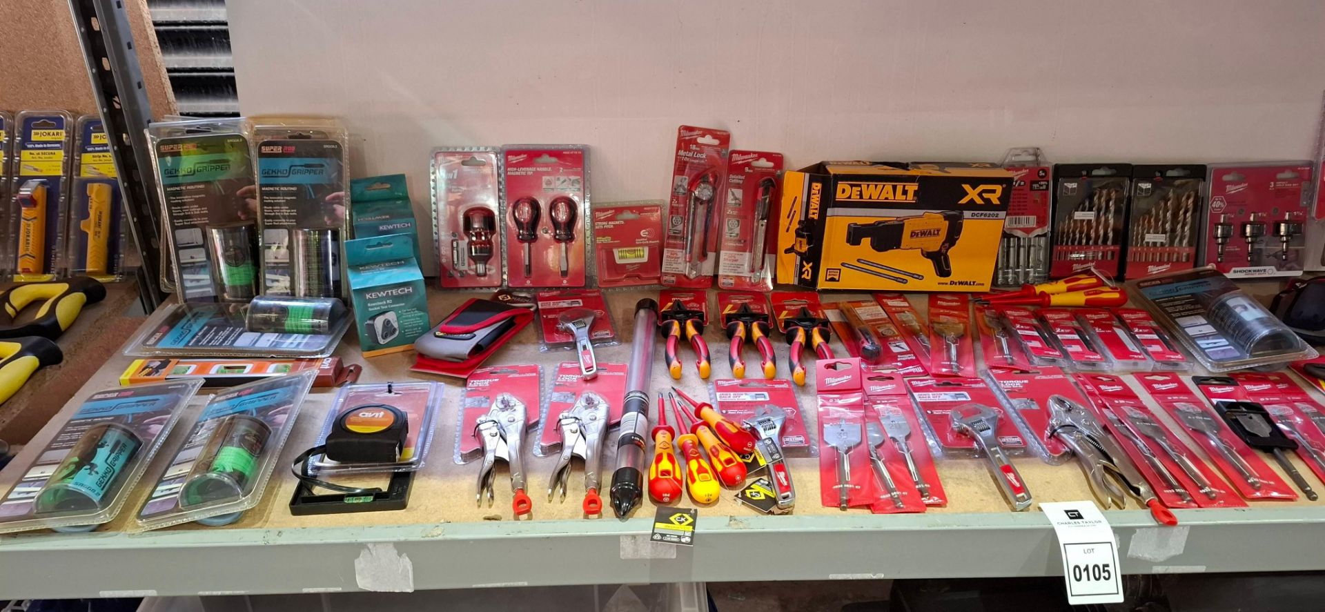 90 X BRAND NEW MIXED TOOL LOT CONTAINING, 3 X MILWAUKEE VDE PLIERS, 6 X CK ELECTRICALLY INSULATED SC - Image 2 of 3
