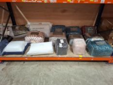 14 X BRAND NEW MIXED BEDDING LOT TO INCLUDE COZEE HOME STRIPE CRUSHED VELVET SOFT DUVET SET