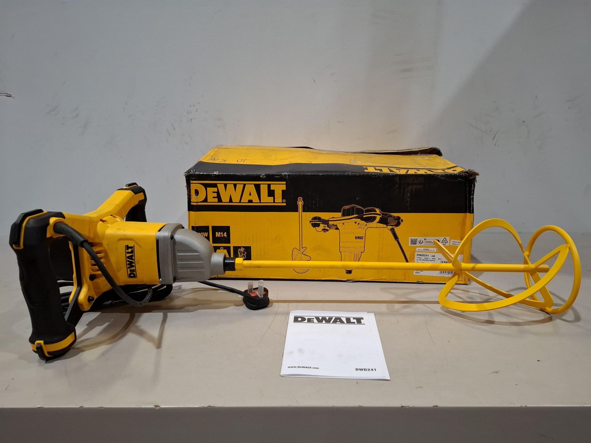 1 X BRAND NEW DEWALT DUAL HANDLE PADDLE MIXER 240V  ​​​​​​​DWD241