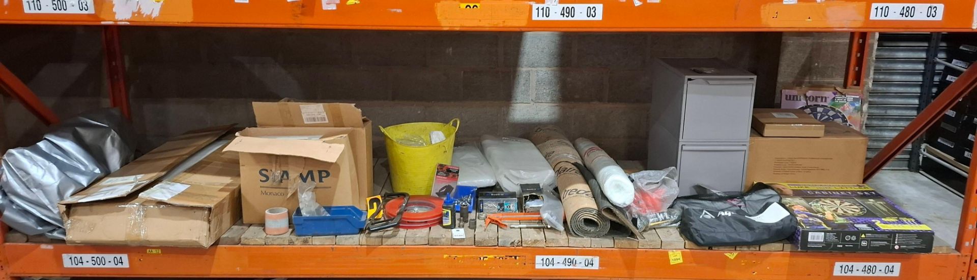 FULL BAY MIXED LOT TO INCLUDE TARGET LUKE LITTLER DARTBOARD AND CABINET SET , AQUASPHERE PURSUIT V3