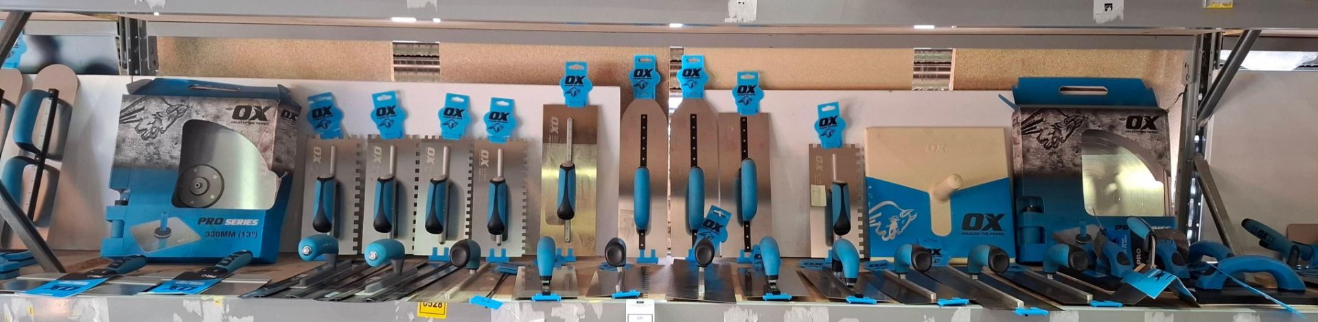 30 X BRAND NEW OX MIXED TOOL LOT CONTAINING, TAPING KNIFE IN SIZE 250MM, SKIMMING BLADES IN VARIOUS