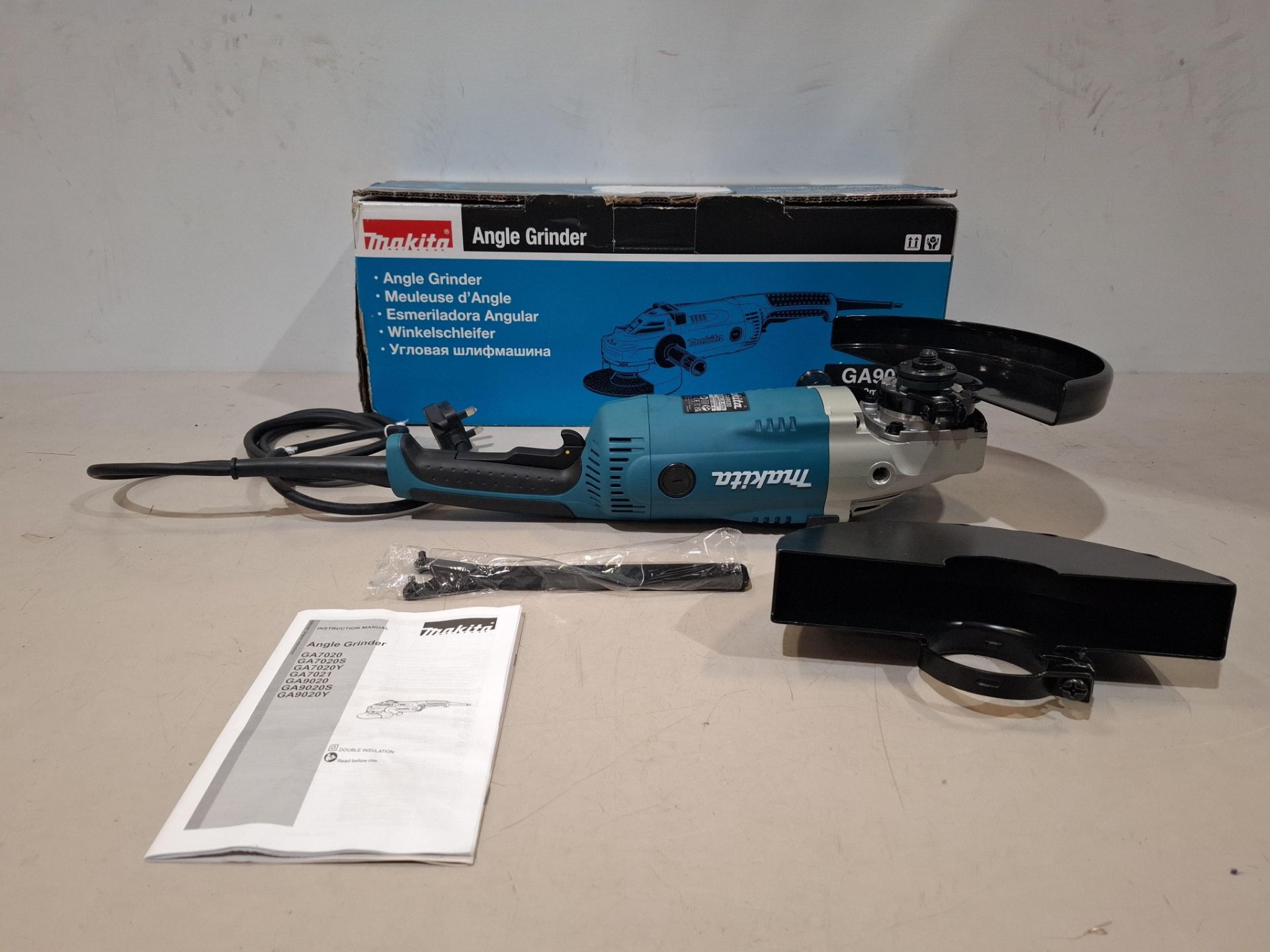 1 X BRAND NEW MAKITA 230MM ANGLE GRINDER 240V  ​​​​​​​GA9020