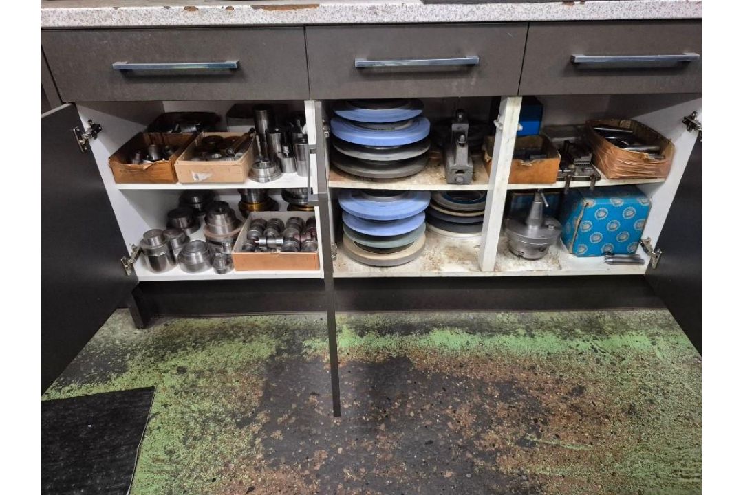 CONTENTS OF COUNTER TOP, SHELF, CUPBOARDS AND DRAWERS TO INCLUDE VARIOUS TOOLING, ACCESSORIES AND - Image 9 of 10