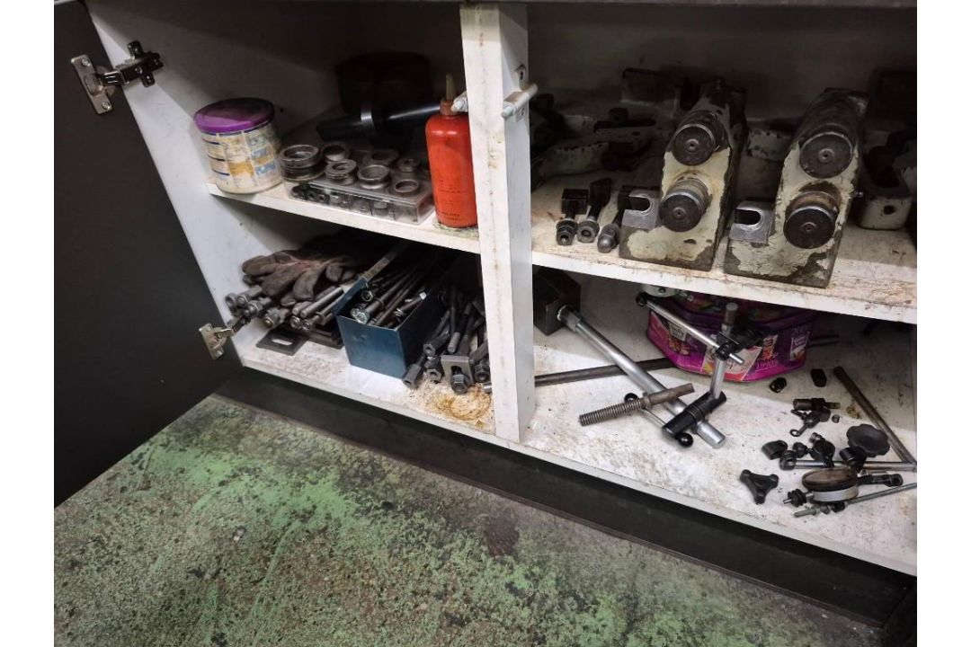 CONTENTS OF COUNTER TOP, SHELF, CUPBOARDS AND DRAWERS TO INCLUDE VARIOUS TOOLING, ACCESSORIES AND - Image 10 of 10