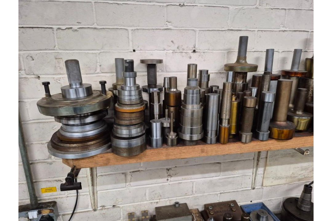 CONTENTS OF COUNTER TOP, SHELF, CUPBOARDS AND DRAWERS TO INCLUDE VARIOUS TOOLING, ACCESSORIES AND - Image 3 of 10