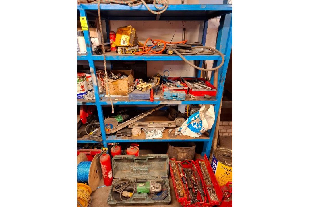 LOT COMPRISING A SECTION OF RACKING WITH CONTENTS TO INCLUDE TOOLBOX, CONSUMABLES, POWER LEADS, CLAM - Image 6 of 7