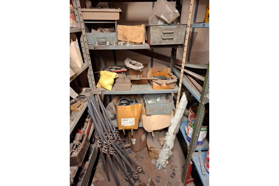 12 X BAYS OF LIGHT DUTY RACKING WITH CONTENTS OF PLASTIC LIN BINS AND ASSORTED IRONMONGERY - Image 11 of 12