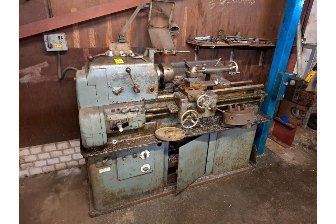 UNBRANDED FIXED BED CENTRE LATHE APPROX. 10 IN SWING BY APPROX. 12 IN BETWEEN CENTRES, WITH POWERED - Image 1 of 6