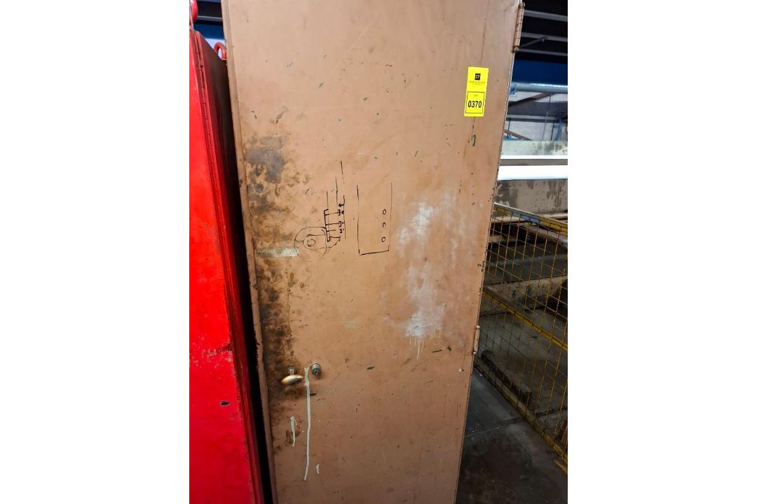 STEEL SINGLE DOOR CABINET WITH CONTENTS OF ASSORTED CONSUMABLES AND MANUAL FIRE ALARM - Image 2 of 5