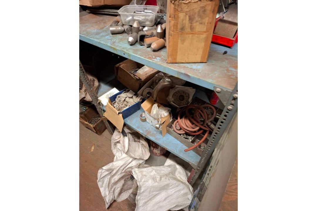 12 X BAYS OF LIGHT DUTY RACKING WITH CONTENTS OF PLASTIC LIN BINS AND ASSORTED IRONMONGERY - Image 12 of 12