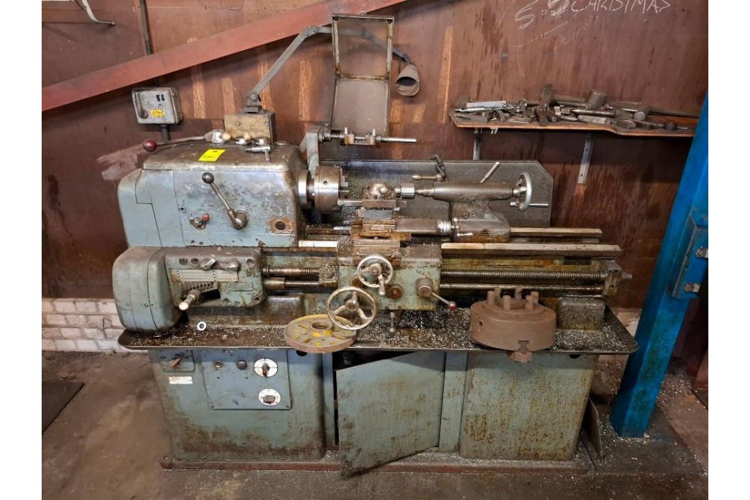 UNBRANDED FIXED BED CENTRE LATHE APPROX. 10 IN SWING BY APPROX. 12 IN BETWEEN CENTRES, WITH POWERED - Image 2 of 6