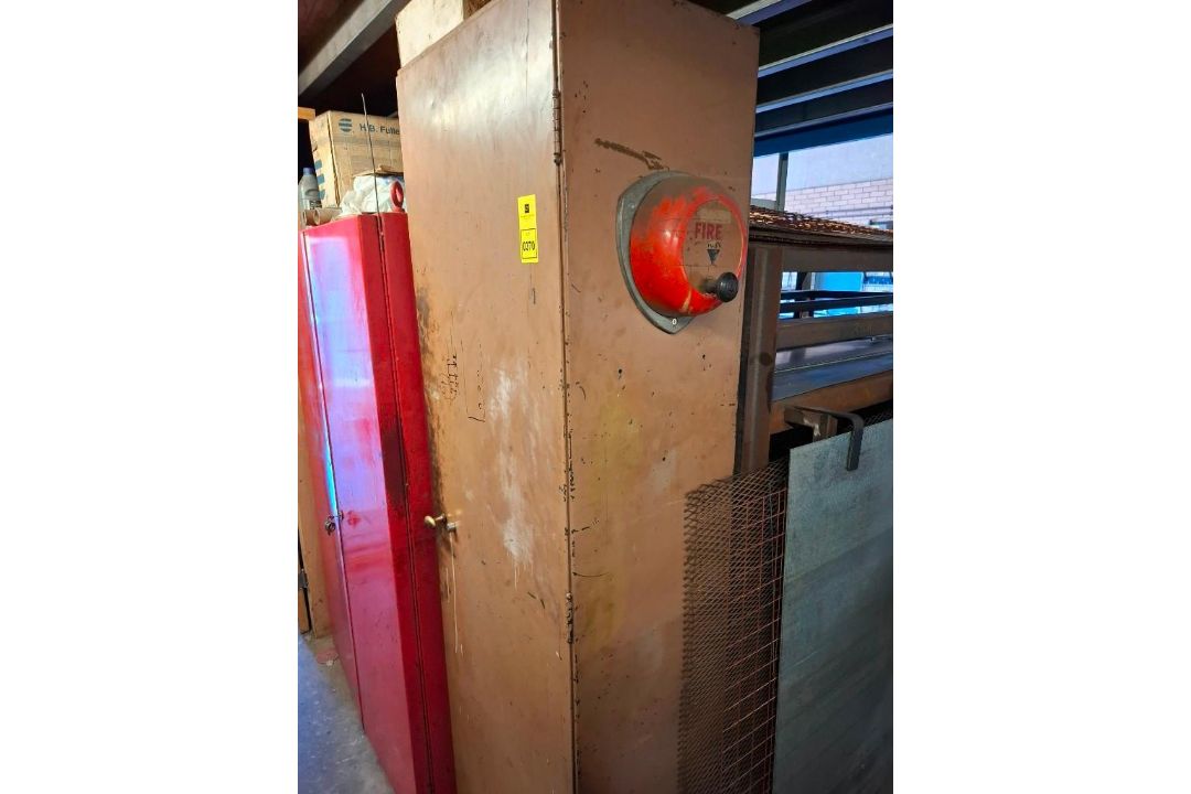 STEEL SINGLE DOOR CABINET WITH CONTENTS OF ASSORTED CONSUMABLES AND MANUAL FIRE ALARM - Image 3 of 5