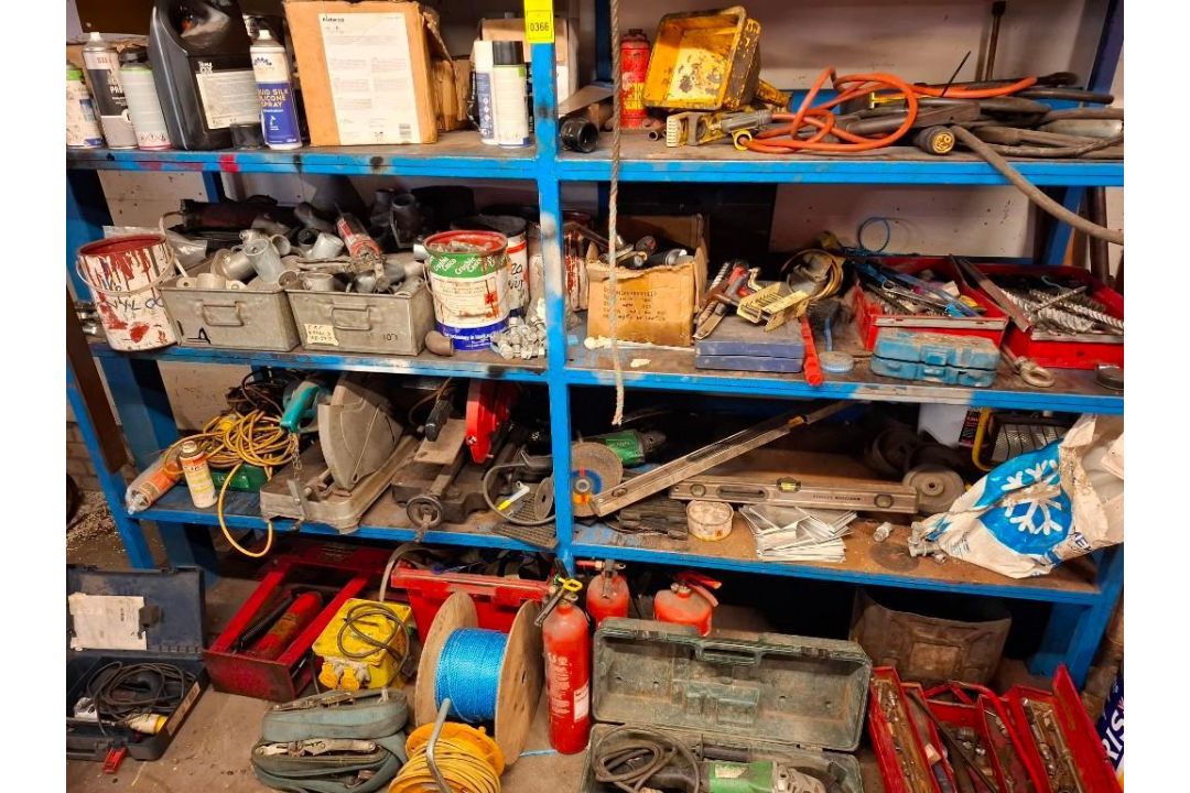 LOT COMPRISING A SECTION OF RACKING WITH CONTENTS TO INCLUDE TOOLBOX, CONSUMABLES, POWER LEADS, CLAM - Image 7 of 7