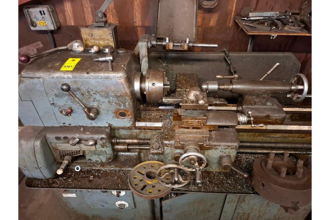 UNBRANDED FIXED BED CENTRE LATHE APPROX. 10 IN SWING BY APPROX. 12 IN BETWEEN CENTRES, WITH POWERED - Image 3 of 6