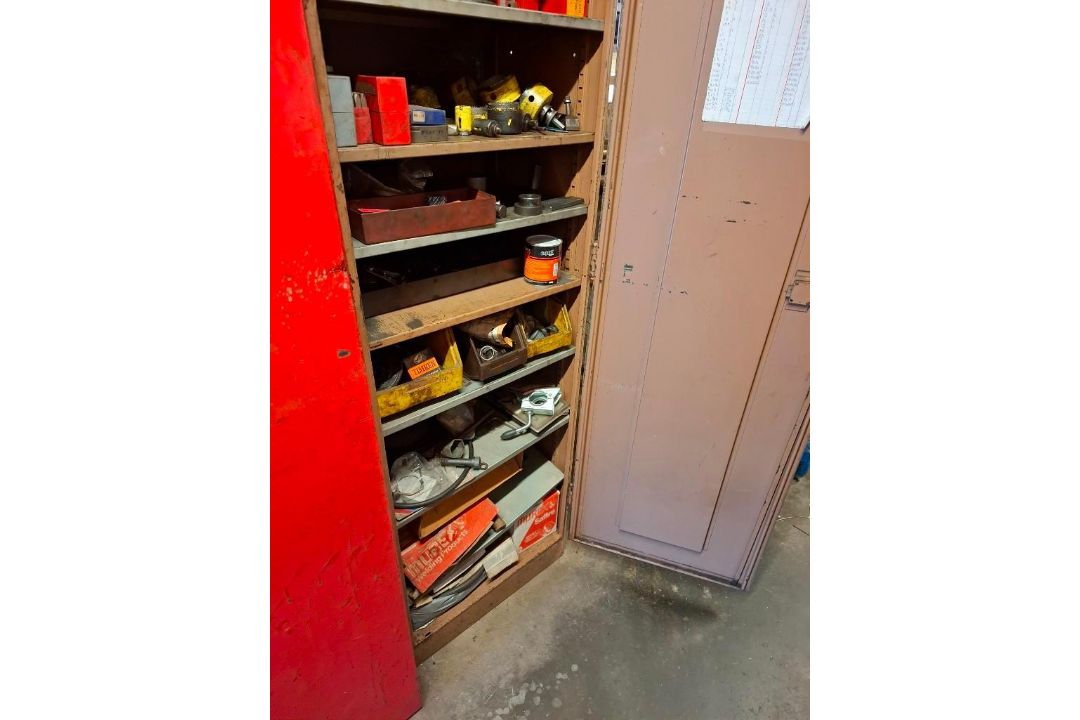 STEEL SINGLE DOOR CABINET WITH CONTENTS OF ASSORTED CONSUMABLES AND MANUAL FIRE ALARM - Image 5 of 5
