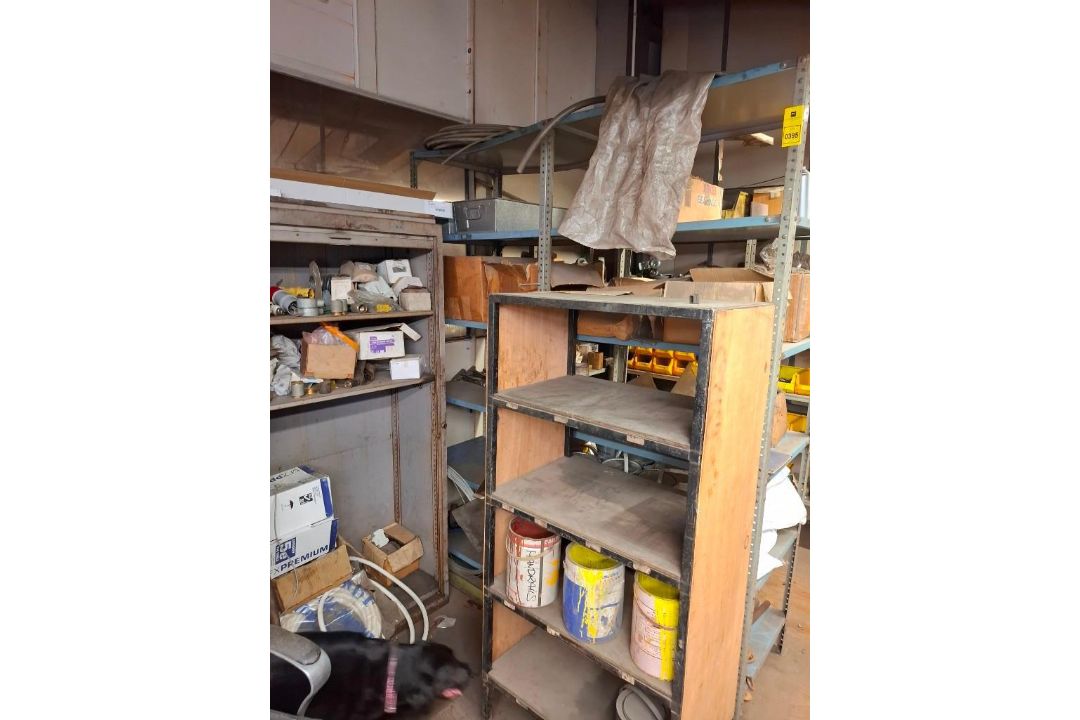 12 X BAYS OF LIGHT DUTY RACKING WITH CONTENTS OF PLASTIC LIN BINS AND ASSORTED IRONMONGERY - Image 3 of 12