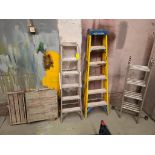 A LOT OF 5 VARIOUS ITEMS TO INCLUDE 2 X PODIUMS, 2 X STEP LADDERS AND 1 X LADDER