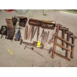 A MIXED LOT OF DRILLS, SMALL MACHINE VICE, REAMERS, 7: VARIOUS HAMMERS, VARIOUS CLAMPS