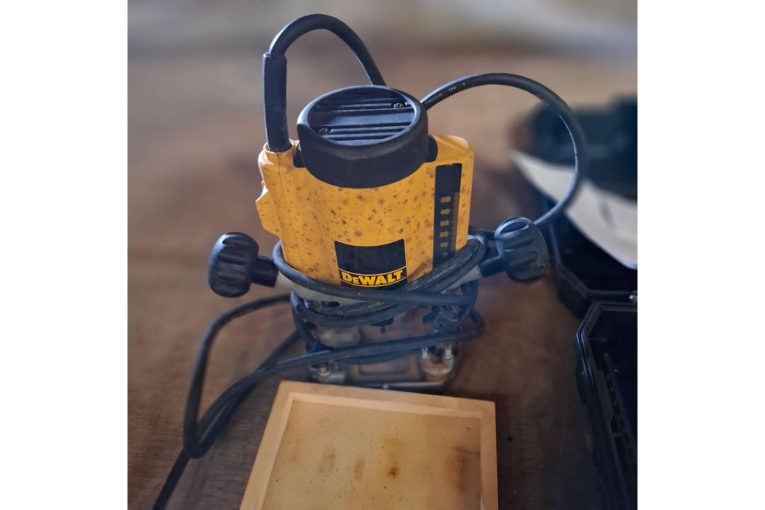 6 X DEWALT TOOL LOT TO INCLUDE 18V COMPACT BRUSHLESS RECIPROCATING SAW , 18V ANGLE GRINDER , 18V COR - Image 6 of 6