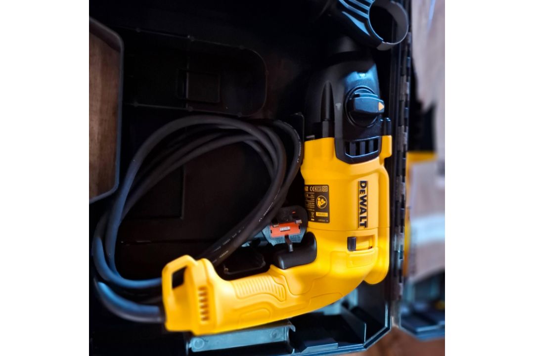 6 X DEWALT TOOL LOT TO INCLUDE 18V COMPACT BRUSHLESS RECIPROCATING SAW , 18V ANGLE GRINDER , 18V COR - Image 5 of 6