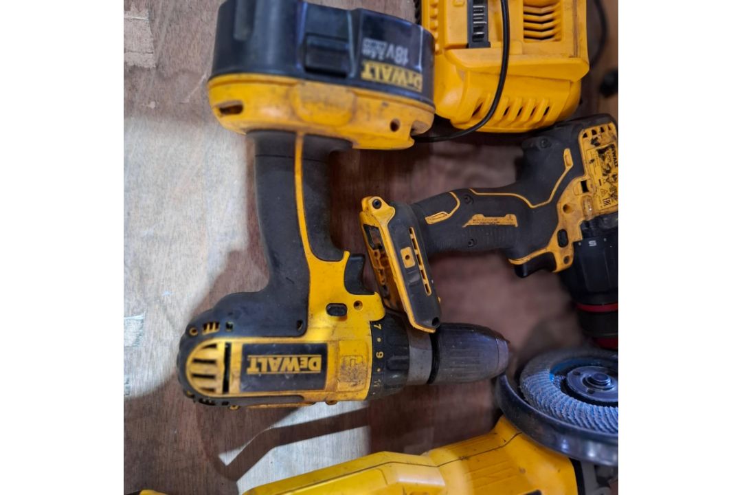 6 X DEWALT TOOL LOT TO INCLUDE 18V COMPACT BRUSHLESS RECIPROCATING SAW , 18V ANGLE GRINDER , 18V COR - Image 2 of 6