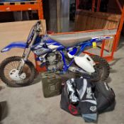 1 X 2003 - 2005 YAMAHA YZ FOUR-STROKE MOTOCROSS BIKE CONSISTENT WITH MODELS LIKE THE YZ250 / YZ450F