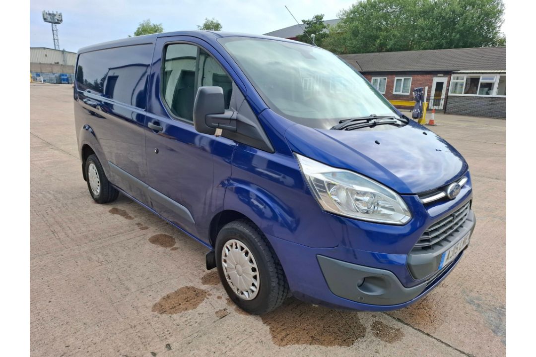 BLUE FORD TRANSIT CUSTOME 290 TREND DIESEL PANEL VAN - NO V5 - Image 1 of 13