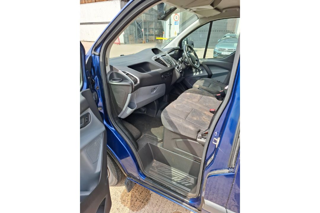 BLUE FORD TRANSIT CUSTOME 290 TREND DIESEL PANEL VAN - NO V5 - Image 10 of 13