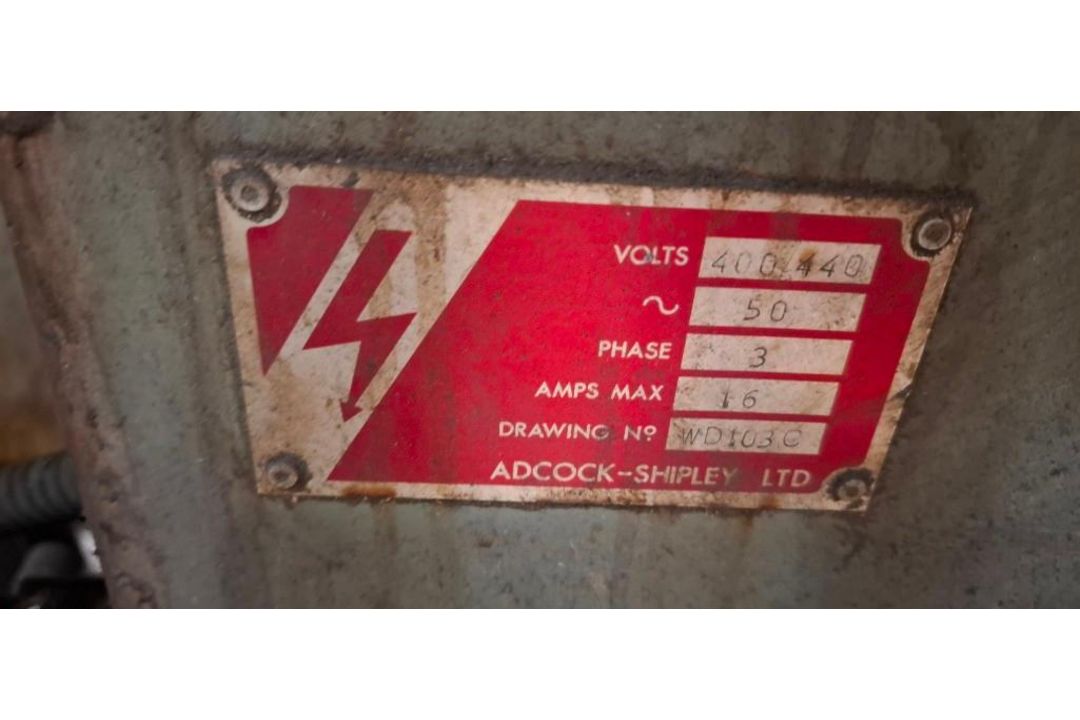1 X CLASSIC BRIDGEPORT VERTICAL KNEE - TYPE MILLING MACHINE EQUIPPED WITH VARIABLE - SPEED HEAD AND - Image 5 of 6