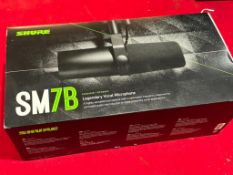 1 X MICROPHONE : SHURE SM7B