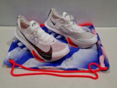 1 X BRAND NEW PAIR OF UNISEX NIKE AIR ZOOM ALPHAFLY 3 ROAD RACING SHOES IN WHITE / BLUE IN SIZE UK 8