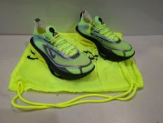 1 X BRAND NEW PAIR OF UNISEX NIKE AIR ZOOM ALPHAFLY 3 ROAD RACING SHOES IN GREEN / BLACK IN SIZE UK