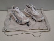 1 X BRAND NEW PAIR OF UNISEX NIKE AIR ZOOM ALPHAFLY 3 ROAD RACING SHOES IN METALLIC SILVER IN SIZE