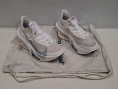 1 X BRAND NEW PAIR OF UNISEX NIKE AIR ZOOM ALPHAFLY 3 ROAD RACING SHOES IN METALLIC SILVER IN SIZE