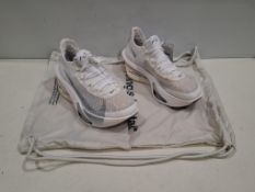 1 X BRAND NEW PAIR OF UNISEX NIKE AIR ZOOM ALPHAFLY 3 ROAD RACING SHOES IN METALLIC SILVER IN SIZE