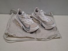 1 X BRAND NEW PAIR OF UNISEX NIKE AIR ZOOM ALPHAFLY 3 ROAD RACING SHOES IN METALLIC SILVER IN SIZE