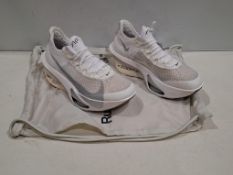 1 X BRAND NEW PAIR OF UNISEX NIKE AIR ZOOM ALPHAFLY 3 ROAD RACING SHOES IN METALLIC SILVER IN SIZE