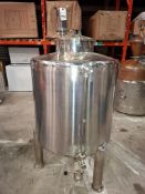 1 X VERTICAL STAINLESS STEEL INDUSTRIAL MIXING / PROCESSING TANK EQUIPPED WITH A TOP MANWAY HATCH AN
